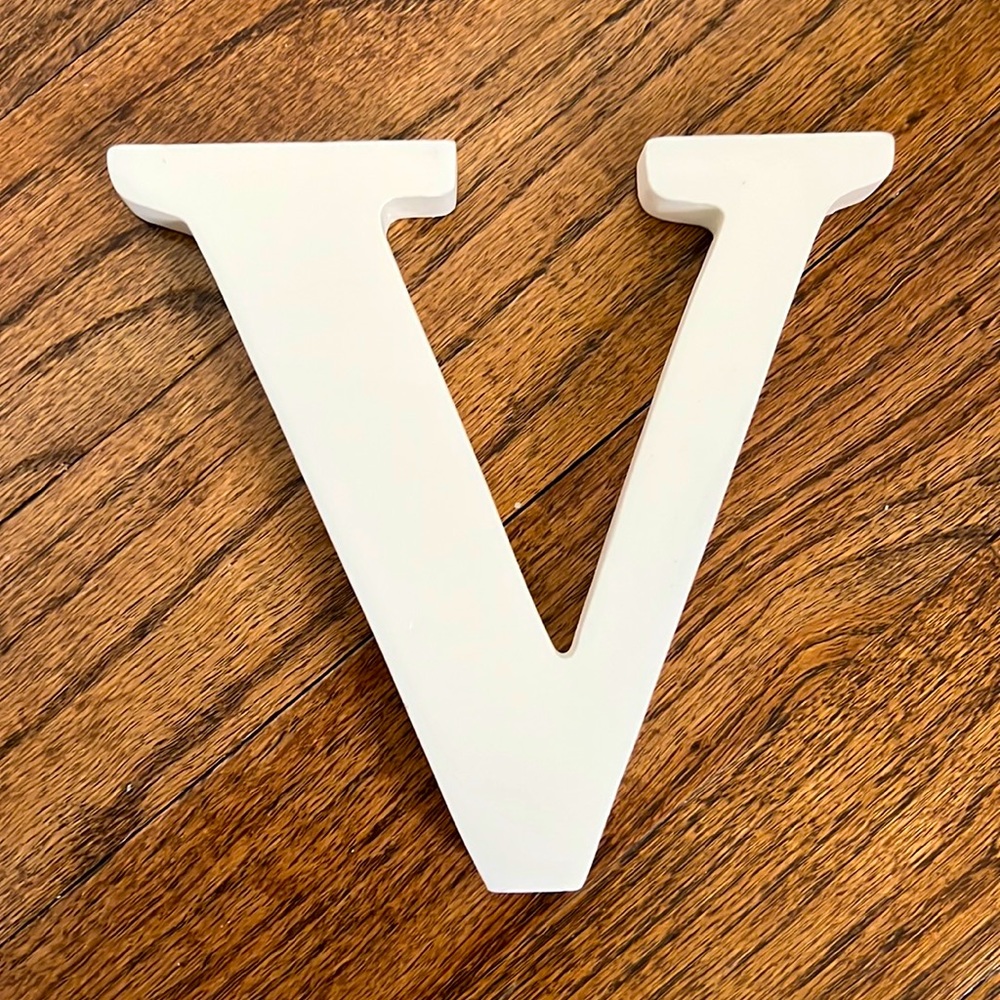 “V” decor letter